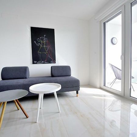 Center Aupark Apartment Пиещани Екстериор снимка