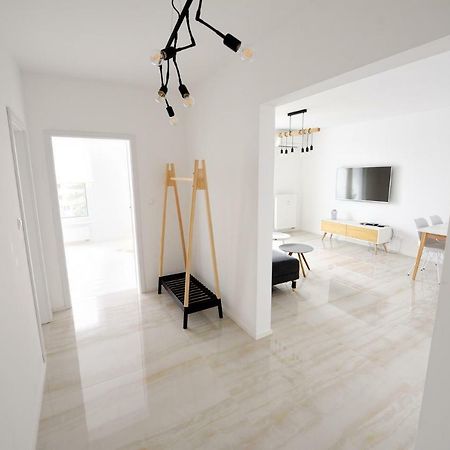 Center Aupark Apartment Пиещани Екстериор снимка