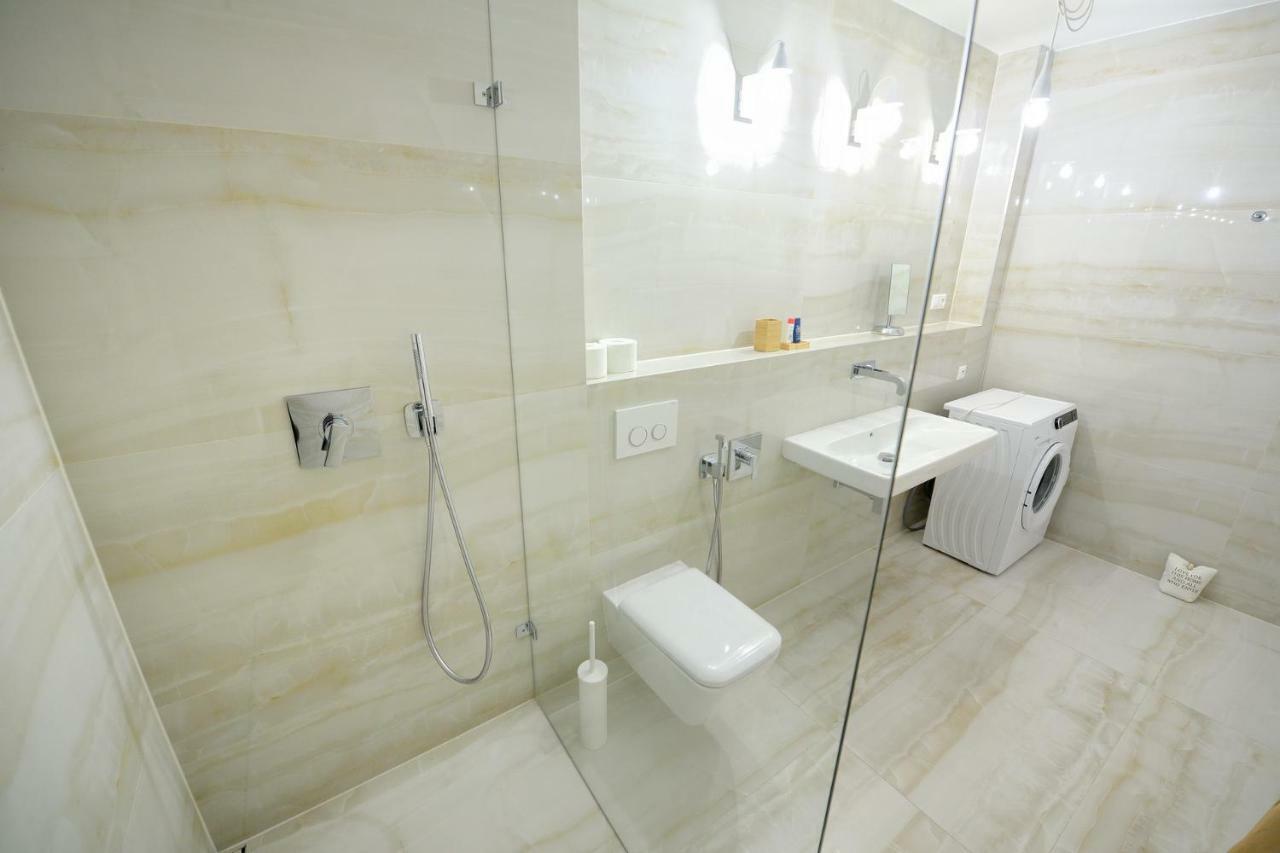 Center Aupark Apartment Пиещани Екстериор снимка